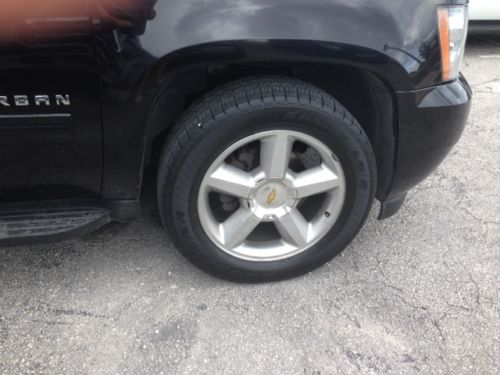 2011 Chevrolet C1500 Suburban LS, image 3