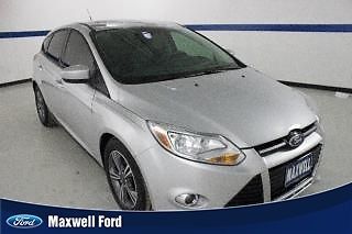 12 ford focus hatchback, se, sunroof, 1 owner, great fuel economy!