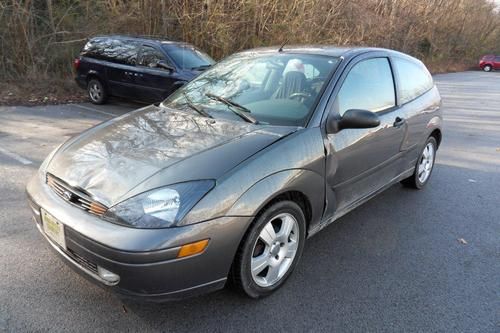 2003 ford focus zx3 hatchback 3-door 2.0l, runs and drives
