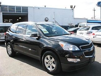 2010 chevrolet traverse w/1lt  third seat rear sensors 31668 low miles awd