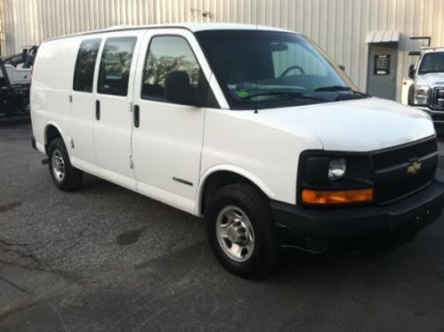 2004 chevy express cargo van  low miles 66k