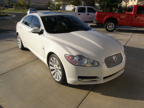 2009 jagular xf luxury edition (non smoker garage kept)