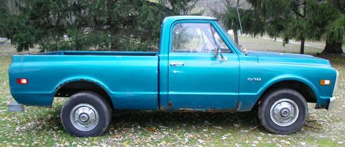 1970 c-10 chevy shortbed 2 wd