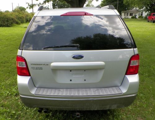 2005 Ford Freestyle 4-door, FWD, 3rd row seating, only 102K miles. NO RESERVE!!!, image 4