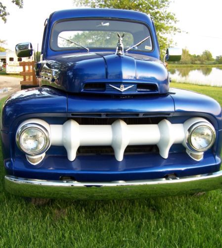 1952 rad ford truck - one ton flatbed dually. bucket seat, air, power windows