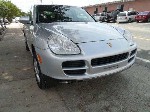 2004 porsche cayenne suv, 4-door 3.2l, automatic, low miles, no accidents