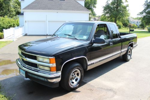 Black 1998 chevorlet c1500 extended cab pickup
