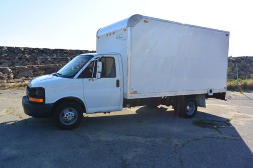 2004 chevrolet express g3500 14&#039; box truck w/ ramp cutaway hi cube drw