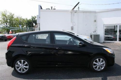 2014 Hyundai Accent SE, image 6