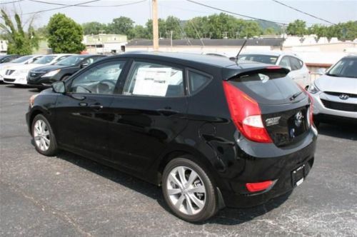 2014 Hyundai Accent SE, image 9