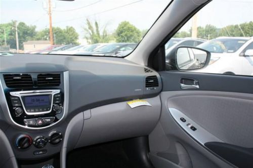 2014 Hyundai Accent SE, image 10
