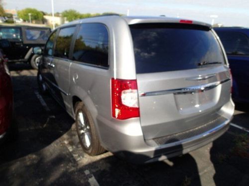 2014 chrysler town & country