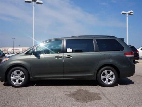 2014 toyota sienna le