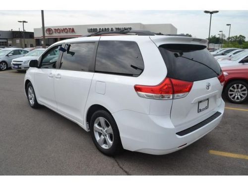 2011 toyota sienna le