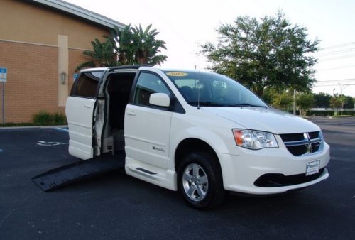 2013 dodge grand caravan, braun wheelchair handicap van, only 14k miles