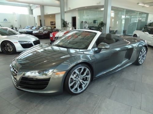 R8 v10 6 speed carbon door sills interior inlays all books and keys as new