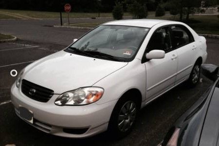 Toyota corolla 2003 (110k miles) white color