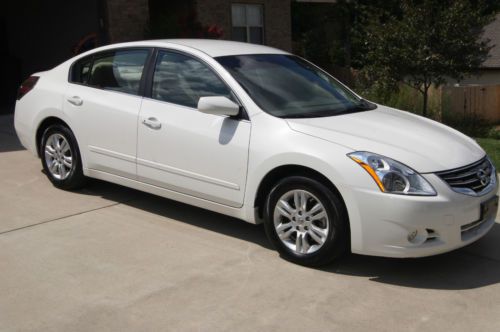 2012 nissan altima 2.5s, 4 door, white, tan interior, one owner