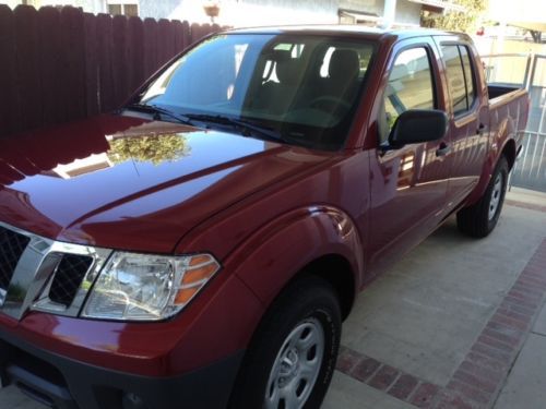 2013 nissan frontier crew cab 4 doors v6 4.0 engine only5000 miles