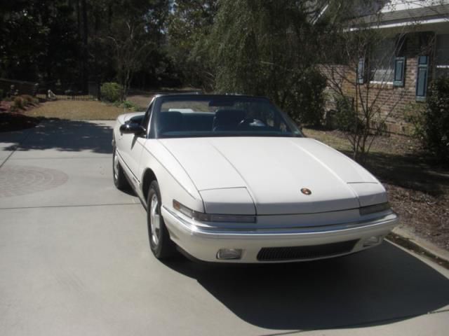 Buick reatta base convertible 2-door