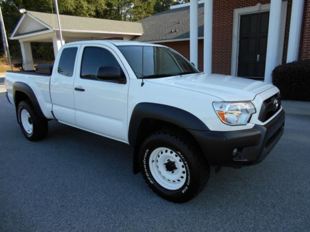 Toyota tacoma pre runner extended cab pickup 4-doo