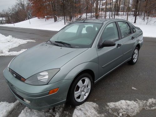 2004 ford focus zts sedan 4-door 2.3l  manual super clean perfect condition