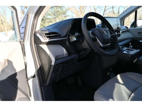 2023 Toyota Sienna XLE PLUS Mobility Handicap Van Handicap, US $84,999.00, image 22