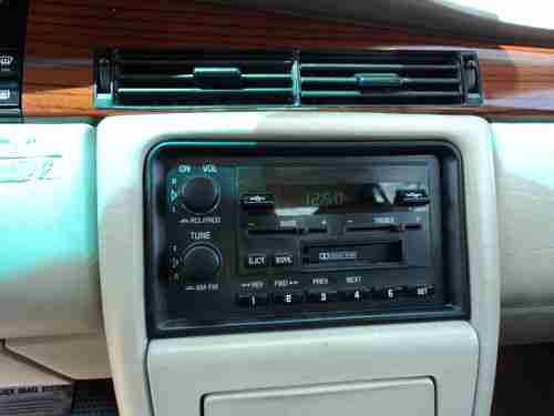 1995 Cadillac Seville SLS Sedan 4-Door 4.6L, NO RESERVE, image 10