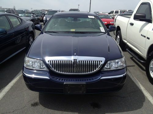 2003 lincoln town car signature sedan 4-door 4.6l