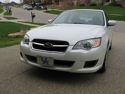 2009 subaru legacy special addition. pearl white satin