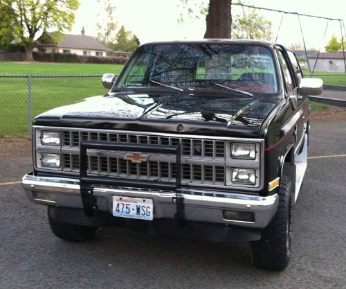 1982 chevy k-5 blazer red interior no reserve!!!!