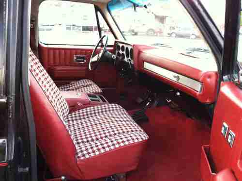 1982 CHEVY K-5 BLAZER RED INTERIOR NO RESERVE!!!!, image 9