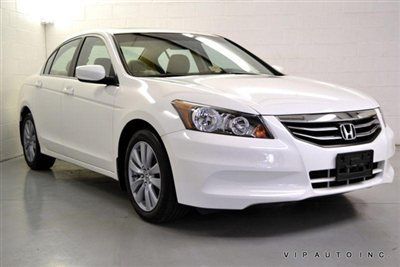 Accord ex / 21902 miles / navigation / moonroof / 6 speed / taffeta white