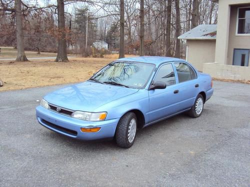 Toyota corolla sedan 4cylinder 5speed transmission low miles clean no reserve