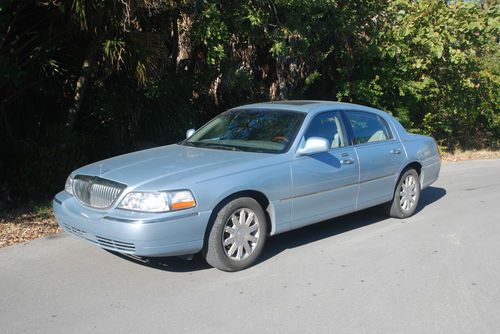 2006 lincoln town car signature limited sedan with sunroof