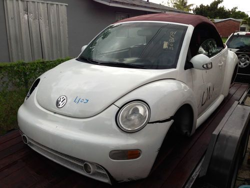 2 volkswagen beetles 2005 convertible and 2000 hardtop turbo beetle