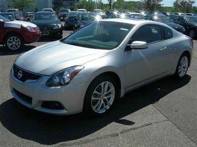 2012 altima 3.5 sr 6 speed, premium pkg, ipod, sunroof, rear camera, 10409 miles