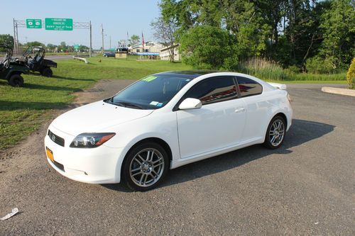 Beautiful white 2010 scion tc 5 speed for sale.. clean title.. low mileage!