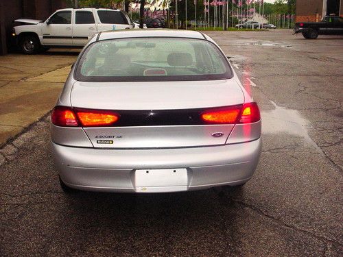 2001 SILVER FORD ESCORT SE, image 2
