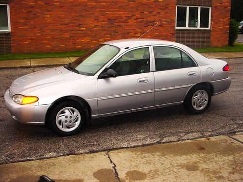 2001 SILVER FORD ESCORT SE, image 3