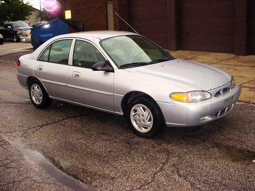 2001 SILVER FORD ESCORT SE, image 4