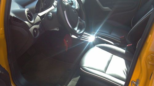 2011 Ford Fiesta SES Hatchback 4-Door 1.6L, image 2