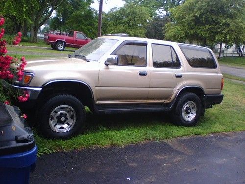 1995 Toyota 4Runner SR5 Sport Utility 4-Door 3.0L, image 2