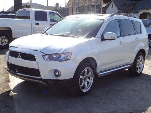 2010 mitsubishi outlander se damaged salvage low miles economical wont last!!
