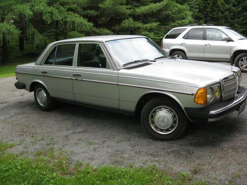 1982 240d mercedes benz sedan