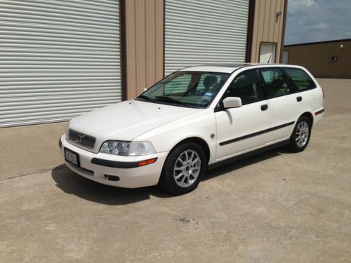 2001 volvo v40 base wagon 4-door 1.9l