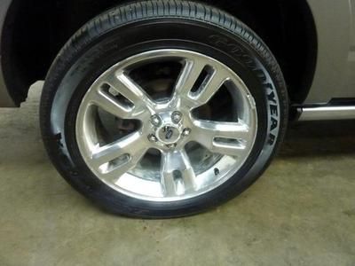 Limited SUV 4.6L CD 7 Speakers AM/FM radio Audiophile AM/FM In-Dash 6-CD/MP3, image 5