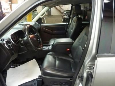 Limited SUV 4.6L CD 7 Speakers AM/FM radio Audiophile AM/FM In-Dash 6-CD/MP3, image 6