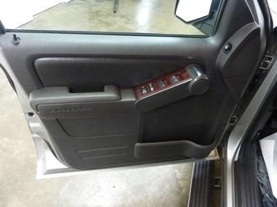 Limited SUV 4.6L CD 7 Speakers AM/FM radio Audiophile AM/FM In-Dash 6-CD/MP3, image 15