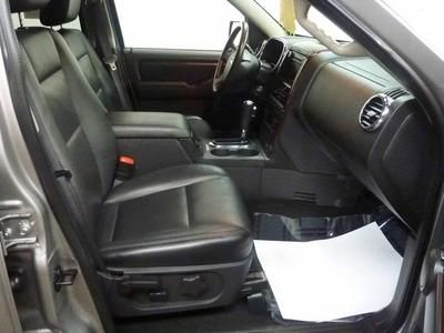 Limited SUV 4.6L CD 7 Speakers AM/FM radio Audiophile AM/FM In-Dash 6-CD/MP3, image 18